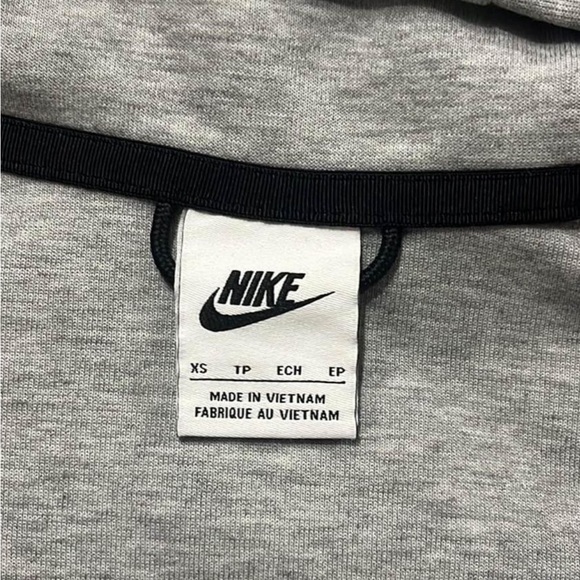 Women’s Nike Tech Fleece Zip Up Hoodie - Picture 2 of 3